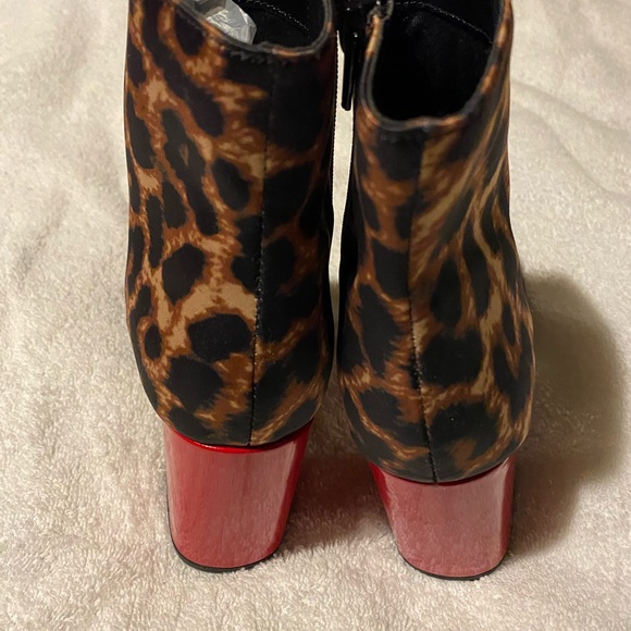 Betsey Johnson leopard shoe booties - Picture 5 of 9